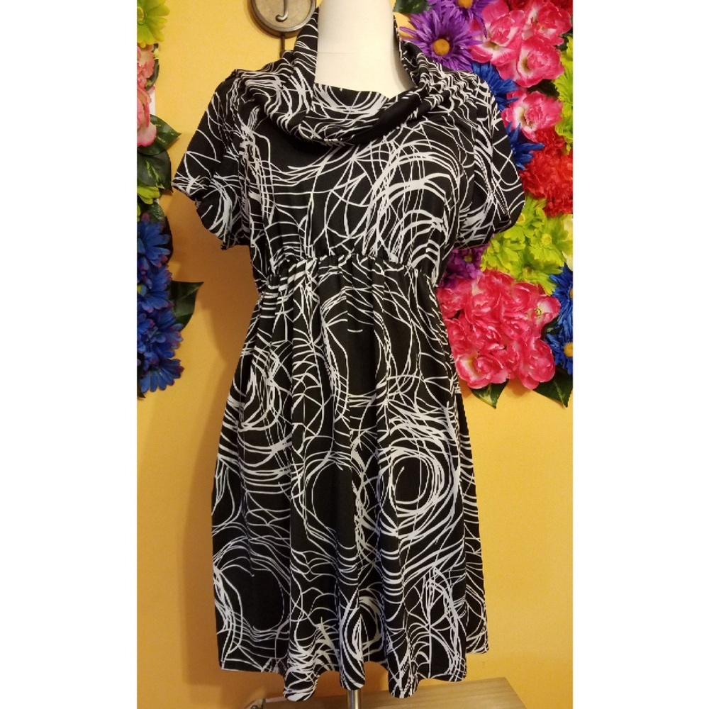 Pretty Girl black & white dress